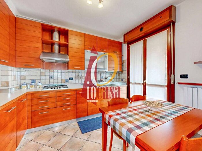 Appartamento trilocale in affitto in Via San Mirocle, Santa Giulia, Milano