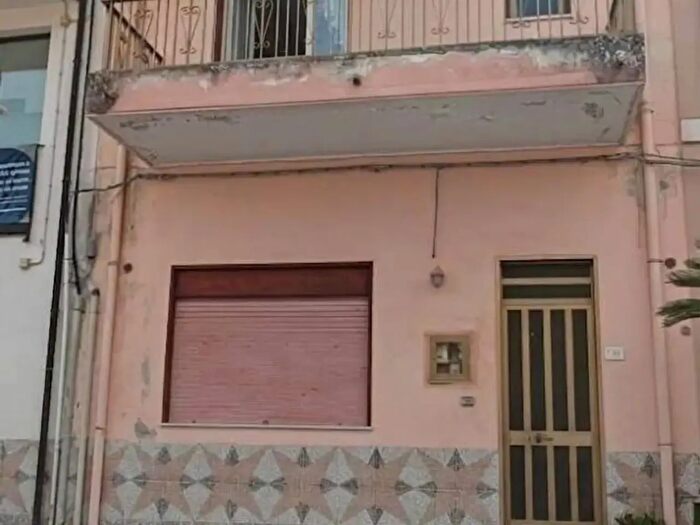 Casa quadrilocale in vendita in Via S Cataldo, Gualtieri Sicamino'