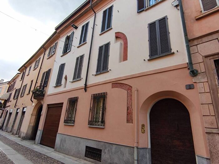 Appartamento trilocale in affitto in Via Alessandro Volta, Centro Storico, Pavia
