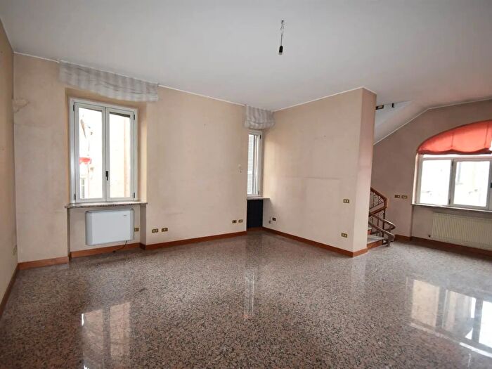 Casa con 6 locali in vendita in Piacenza