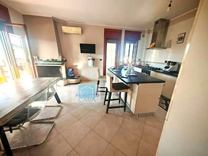 Appartamento con 5 locali in vendita in Via Cosimo Miccoli, Pomigliano D'Arco