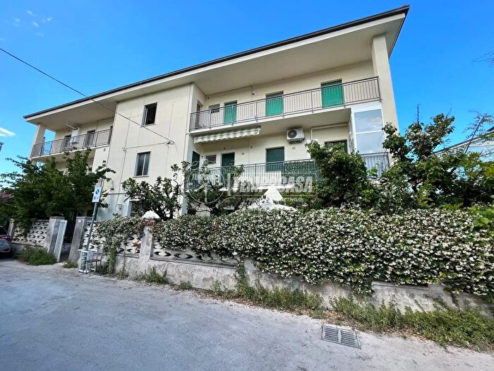 Appartamento trilocale in vendita in Via Cattaro, Francavilla Al Mare