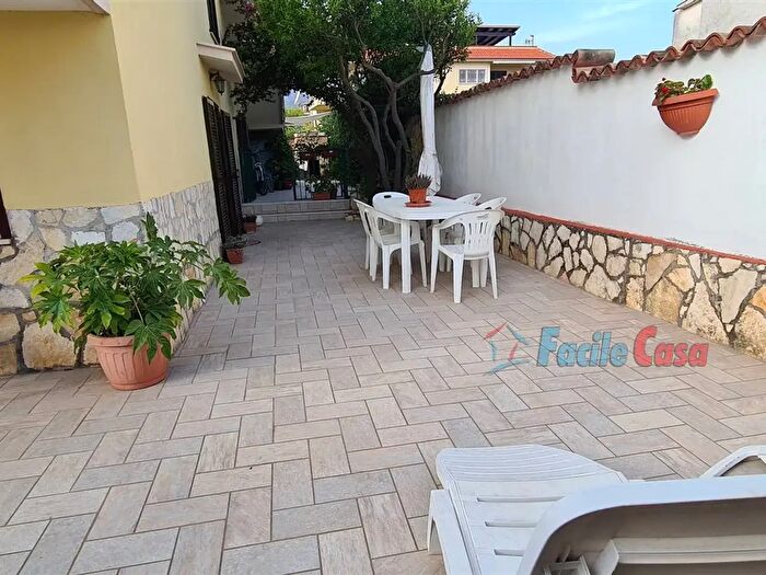 Appartamento bilocale in affitto in Via Mantegna, Formia
