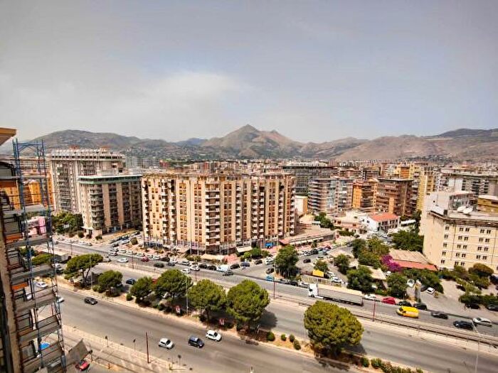 Appartamento con 6 locali in vendita in Via Cristofaro Scobar, Palermo