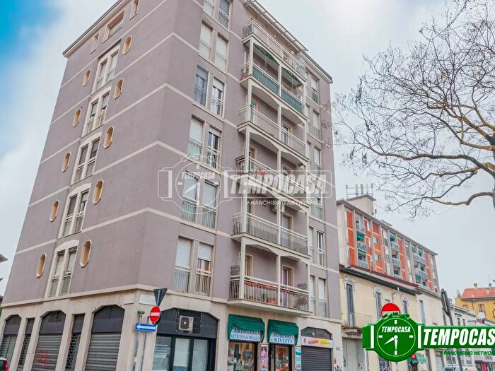 Appartamento trilocale in vendita in Via Cusago, Milano