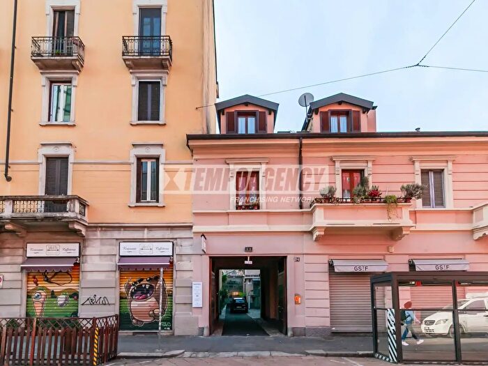Appartamento con 5 locali in vendita in Via Tortona, Milano