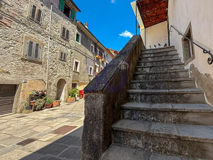 Casa con 6 locali in vendita in Subbiano Pressi, Subbiano