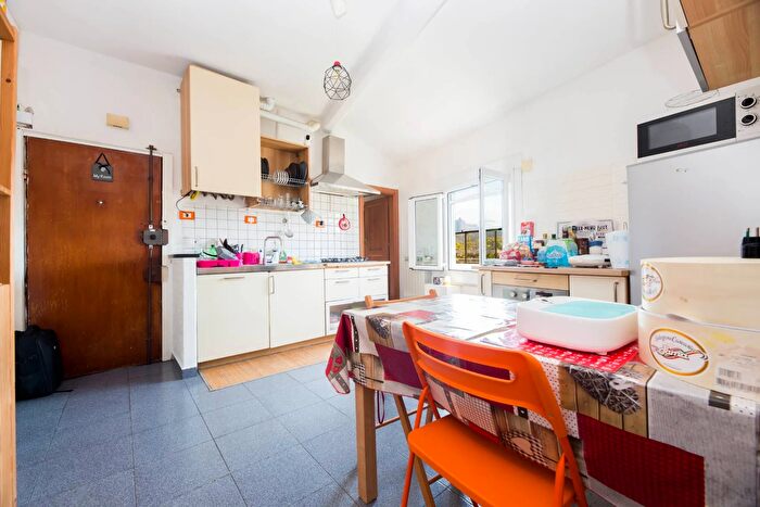 Appartamento trilocale in vendita in Via Madre Rosa Bianchi, Genova