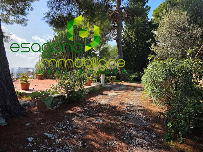 Casa trilocale in affitto in Viale Epipoli, Siracusa