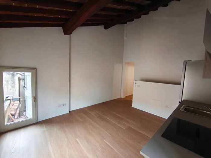 Appartamento trilocale in affitto in Via Mascherella, Modena