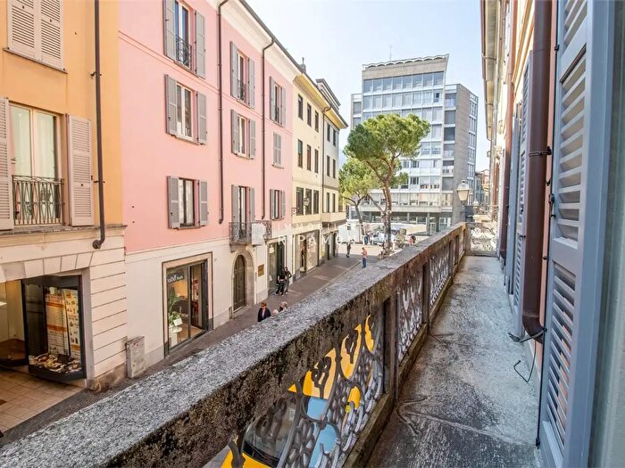 Appartamento trilocale in vendita in Via Roma, Lecco