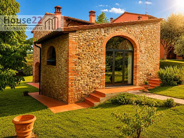 Casa con 8 locali in vendita in Via Castiglioni, Montespertoli