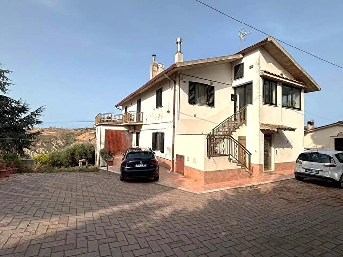 Casa con 5 locali in vendita in Via Cavalieri, Atri