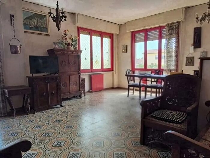 Appartamento quadrilocale in vendita in Massa