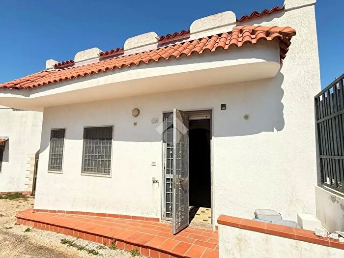 Casa con 7 locali in vendita in Strada Comunale Venneri, Alliste