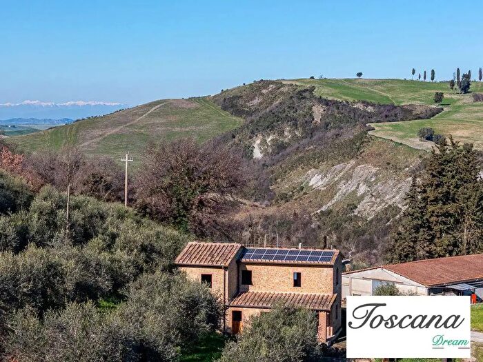 Casa con 5 locali in vendita in Frazione Podere Cipresso Snc, Volterra