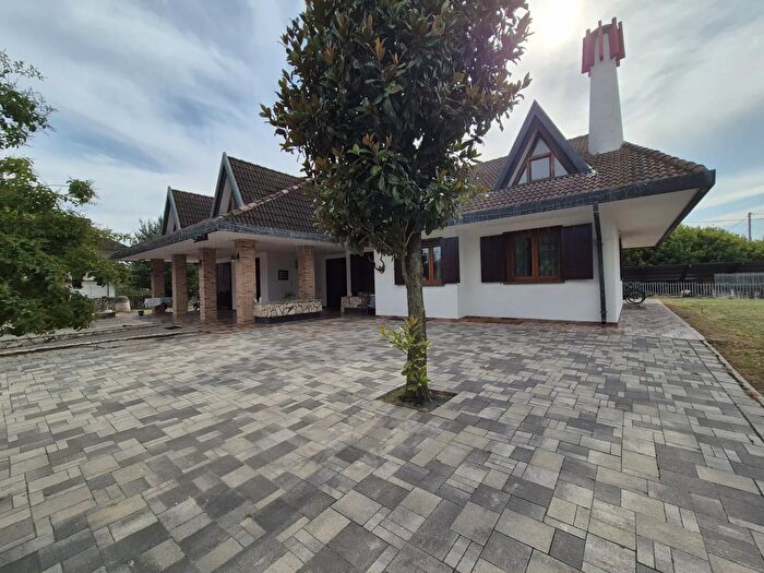 Casa con 6 locali in vendita in Via Marcabella, Zimella