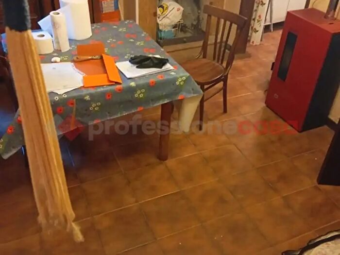 Casa quadrilocale in vendita in Via Garibaldi, Riofreddo