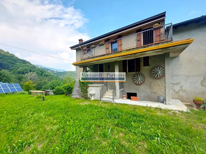 Casa con 6 locali in vendita in Via Panoramica, Botticino