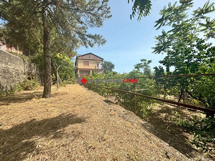 Casa con 6 locali in vendita in Via Arrigo Boito, Pedara