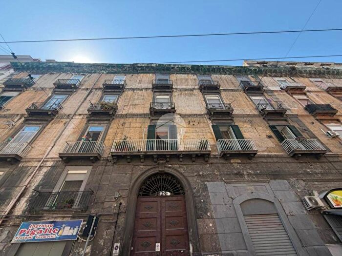 Appartamento quadrilocale in vendita in Via Cesare Rosaroll, Tribunali, Napoli