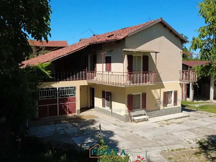 Casa con 6 locali in vendita in Strada Cagnalupa, Carru'