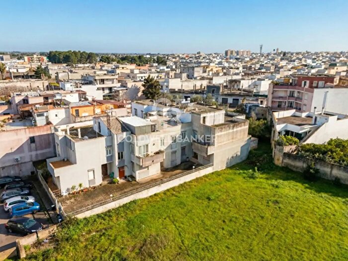 Casa quadrilocale in vendita in Via Livorno, Galatina