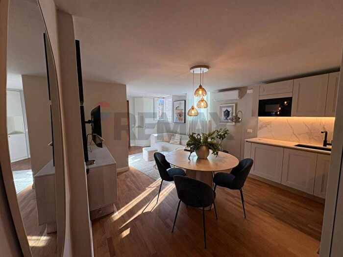 Appartamento trilocale in affitto in Piazza Anfiteatro Torre Guinigi, Lucca