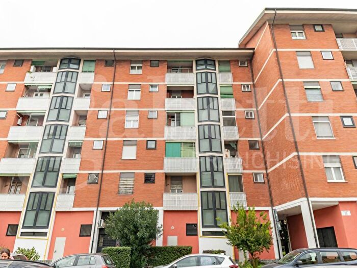 Appartamento trilocale in affitto in Via Santa Teresa, Chiesa Rossa, Milano