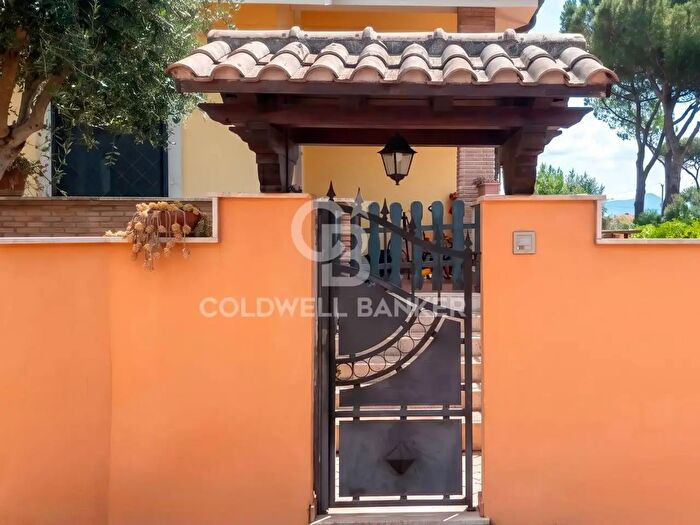 Casa quadrilocale in vendita in Via Francesco Cilea, Roma