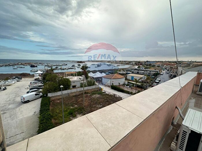 Casa con 10 locali in vendita in Pachino