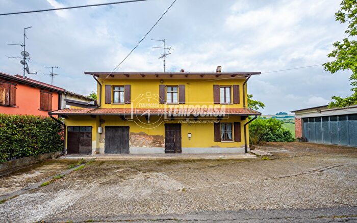 Casa con 5 locali in vendita in Via San Pietro, Castelvetro Di Modena
