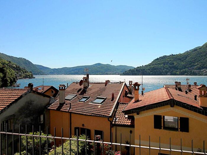 Appartamento quadrilocale in affitto in Via Capitano Malacrida, Centro, Torno