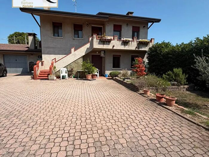 Casa con 6 locali in vendita in Badia Polesine