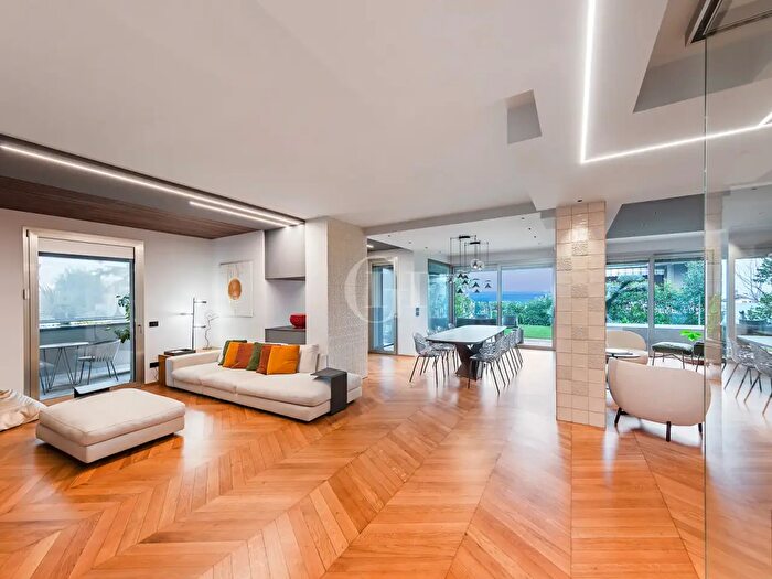 Appartamento con 7 locali in vendita in Desenzano Del Garda