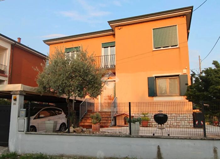 Casa trilocale in vendita in Strada del Megiaro, Vicenza