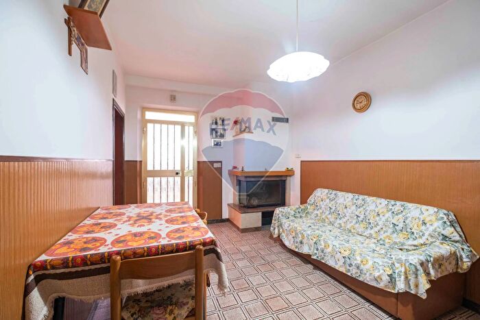 Casa con 5 locali in vendita in Ostra Vetere