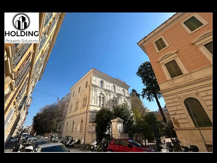 Appartamento trilocale in vendita in Via Enrico Cialdini, Roma