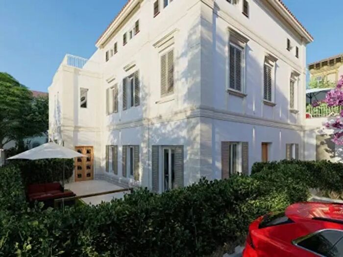 Appartamento trilocale in vendita in Via Pasquale Besenghi, Trieste