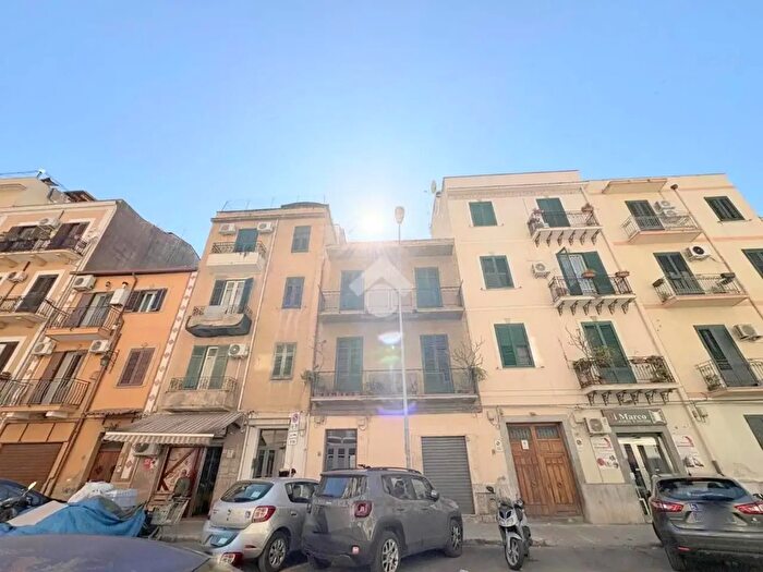 Appartamento trilocale in vendita in Via Domenico Lancia di Brolo, Palermo