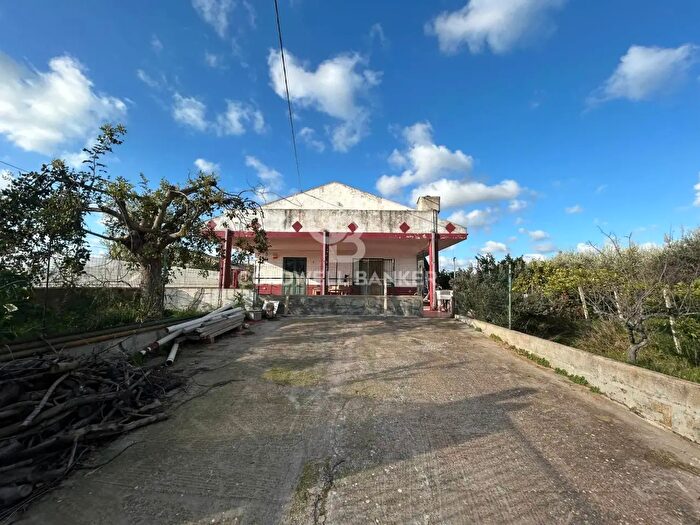 Casa con 10 locali in vendita in Contrada Bastonaca, Vittoria