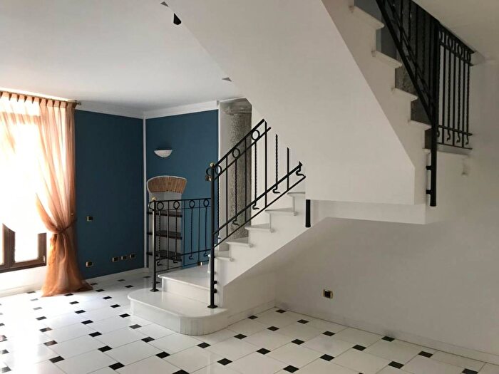 Casa con 6 locali in affitto in Via Gaetano Donizetti, Centro, Varese