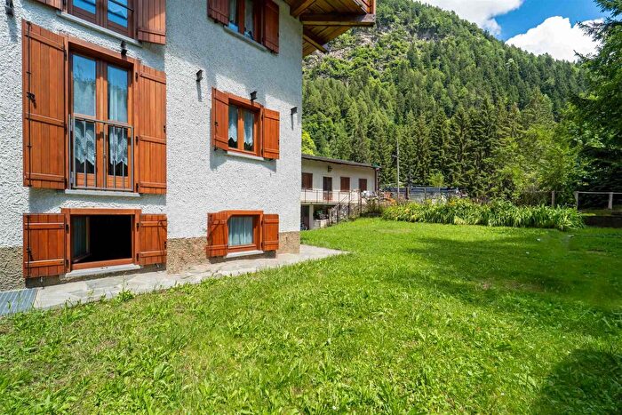 Case in Vendita e in Affitto - 2