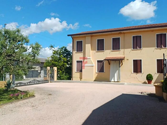 Appartamento trilocale in vendita in Via Trieste, Polverara