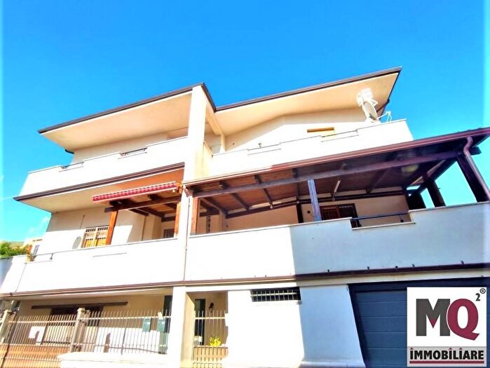 Appartamento con 5 locali in vendita in Via Marsala, Mondragone