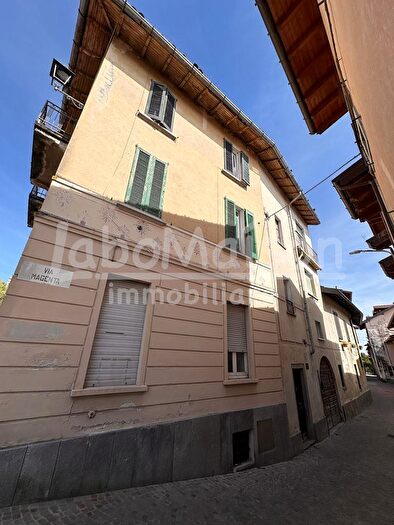 Casa con 8 locali in vendita in Via Gerli Arioli, Gavirate