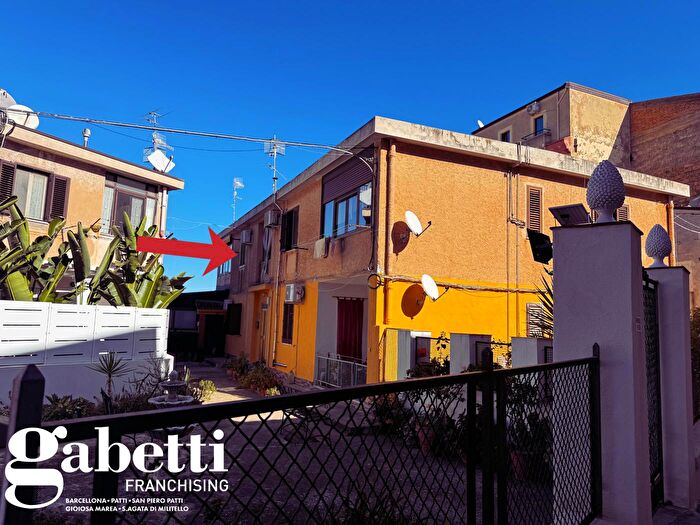 Appartamento quadrilocale in vendita in Via Quartiere, Santo Stefano Di Camastra