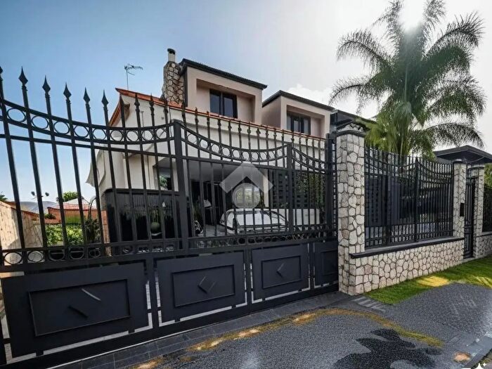 Casa con 5 locali in vendita in Via Luchino Visconti, Acerra