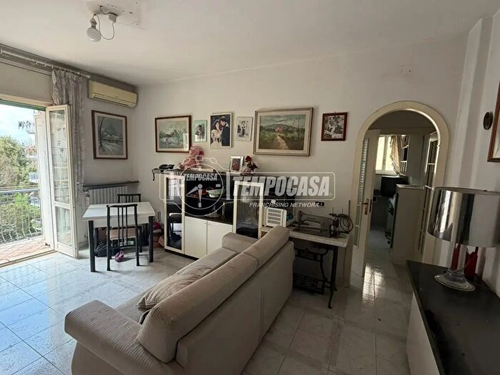 Appartamento trilocale in vendita in Napoli