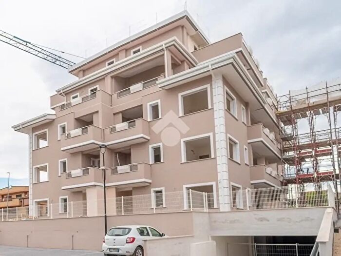 Appartamento con 5 locali in vendita in Via Vermicino, Roma
